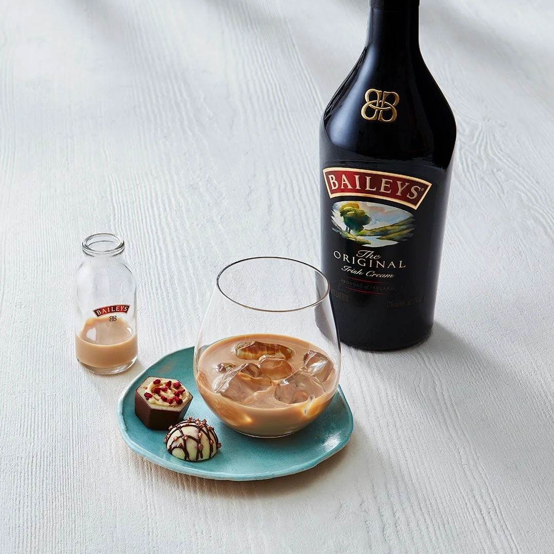 Baileys Original Irish Cream Liqueur 1L - Image 2