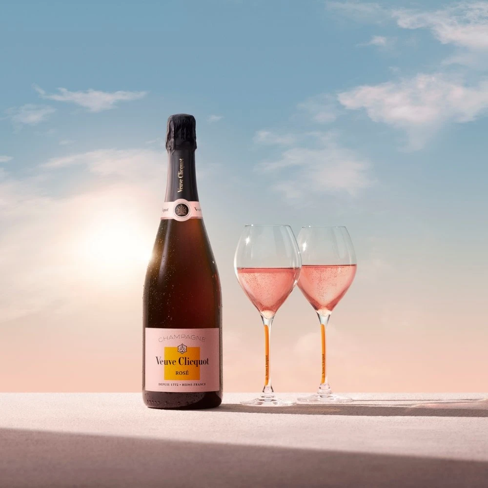 Veuve Clicquot Rosé Champagne 75cl - Image 1