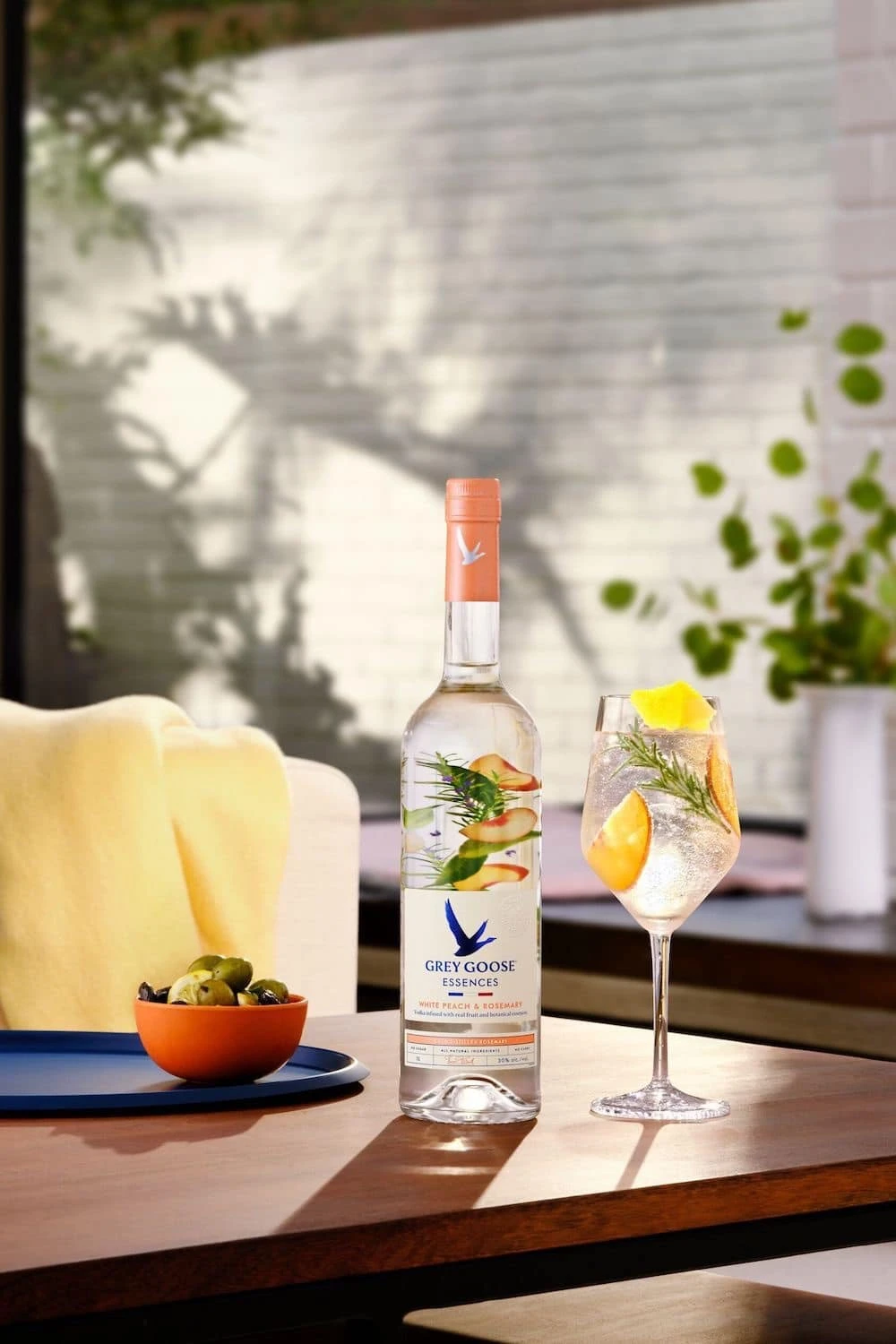 img_7852 Grey Goose White Peach & Rosemary Essence Vodka 75cl - Image 1